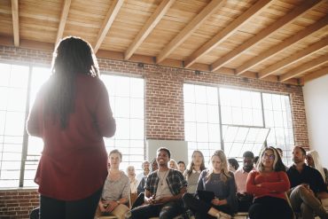 quanto-cobrar-por-uma-palestra