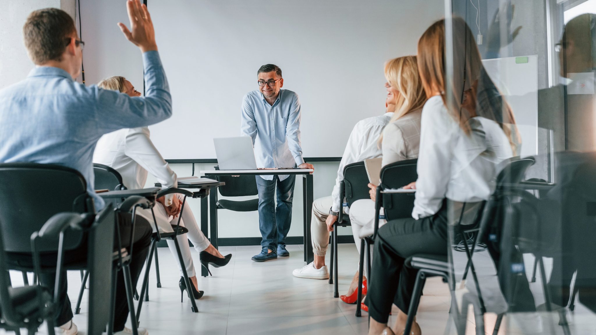 Masterclass: o que é, benefícios e como organizar - Academy 4.events