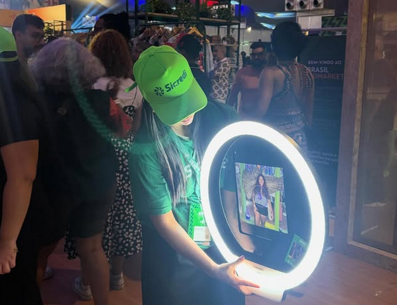 Ativação realizada no estande da Sicredi na En-Zone COP30.